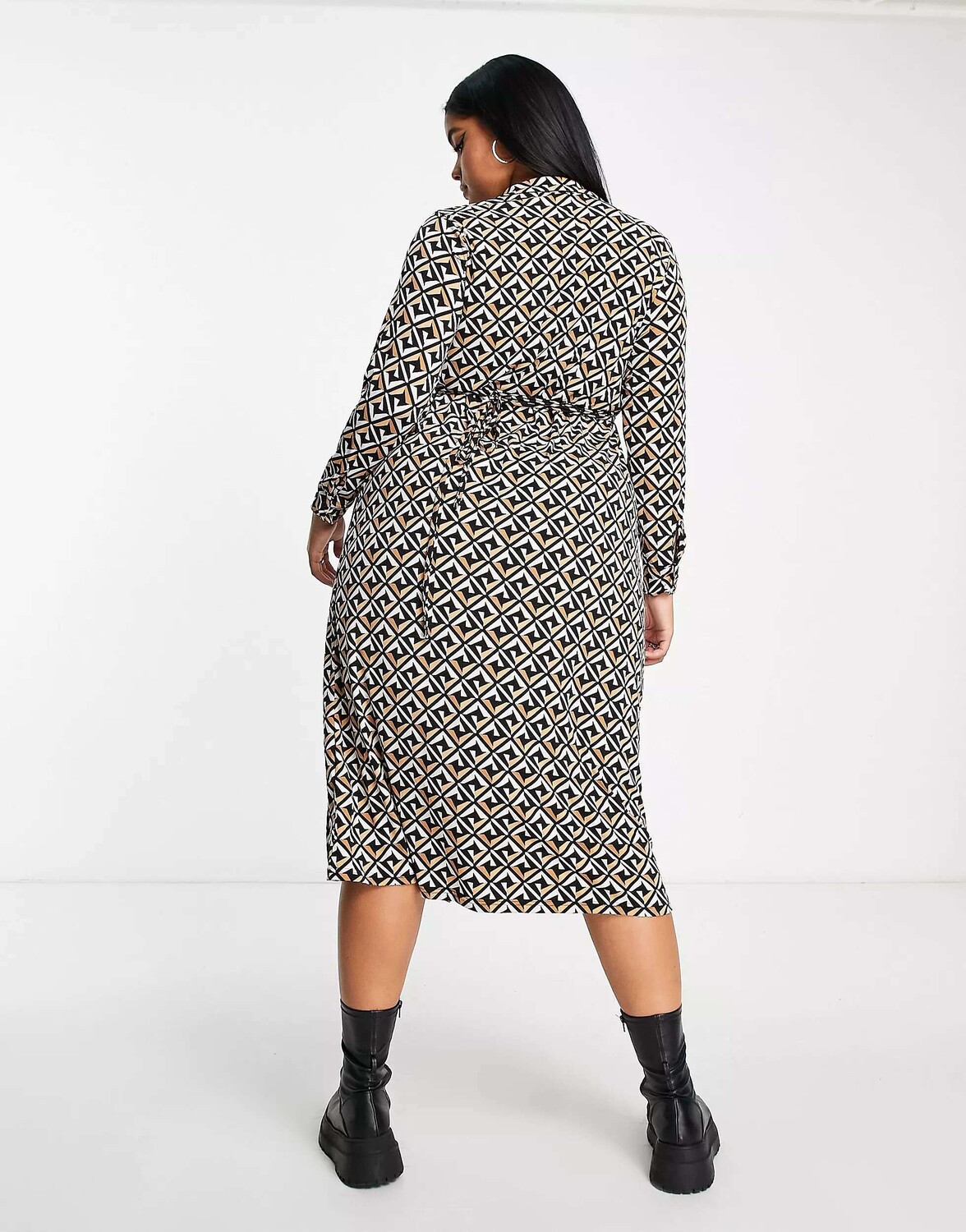 

Коричневое платье миди с запахом и воротником New Look Curve New Look, Коричневый