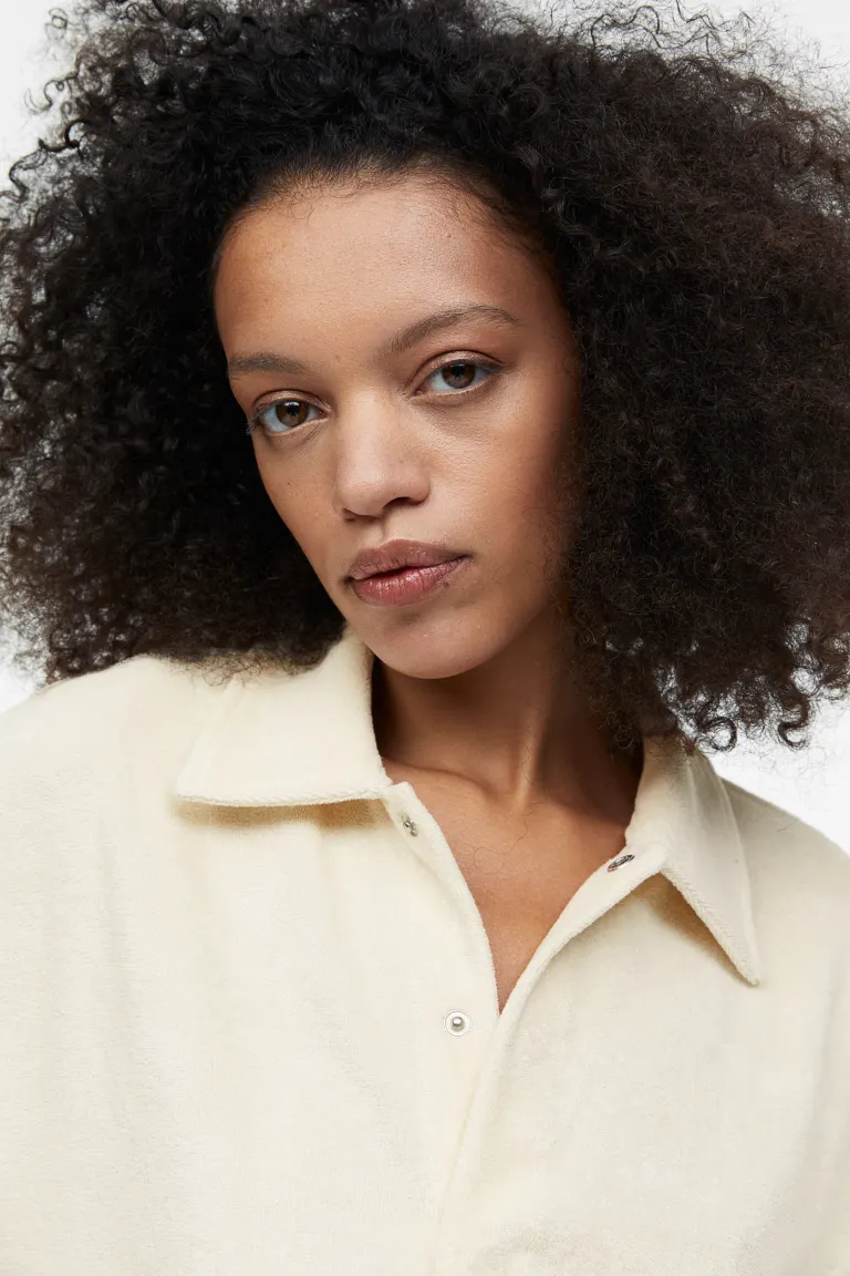 

Короткий махровый комбинезон H&M, бежевый
