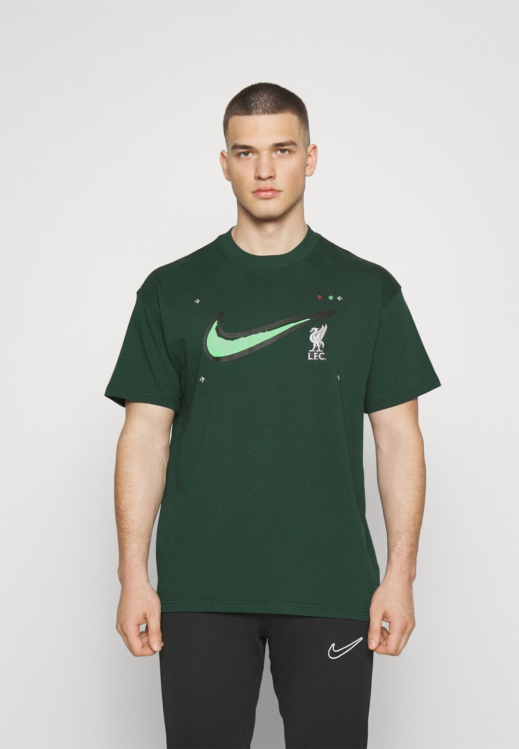 

Спортивная футболка Nike
