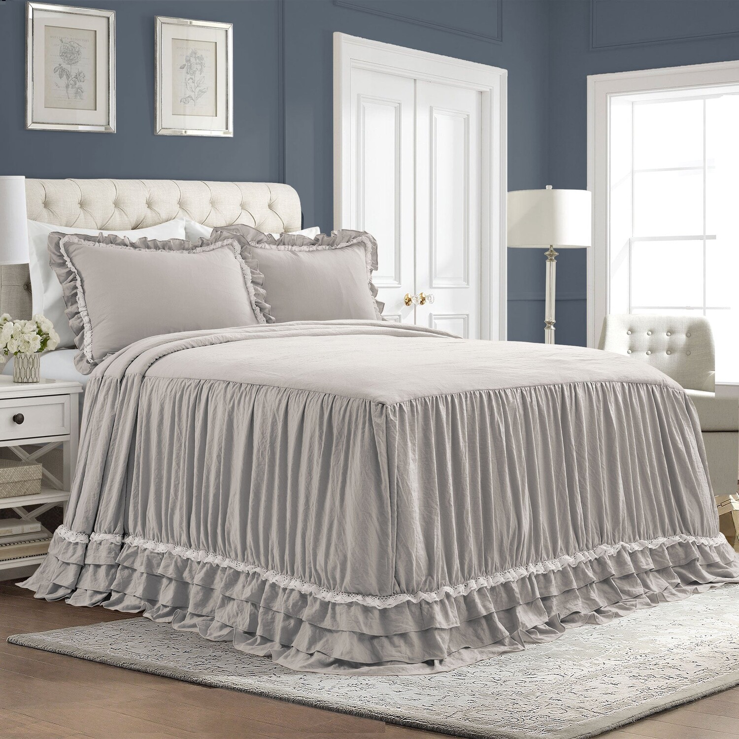 

Ella Parisian Vintage Chic Кружевное покрывало с рюшами Нейтральный комплект из 3 предметов Queen Lush Decor, цвет Light Gray