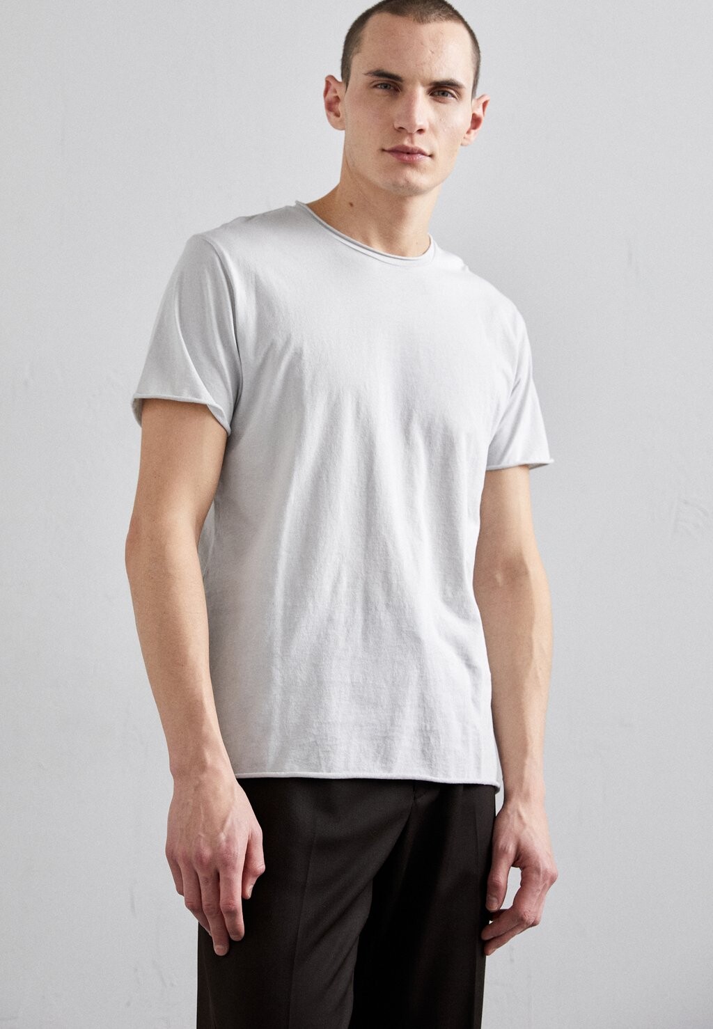

Футболка базовая ROLL NECK TEE Filippa K, цвет light grey