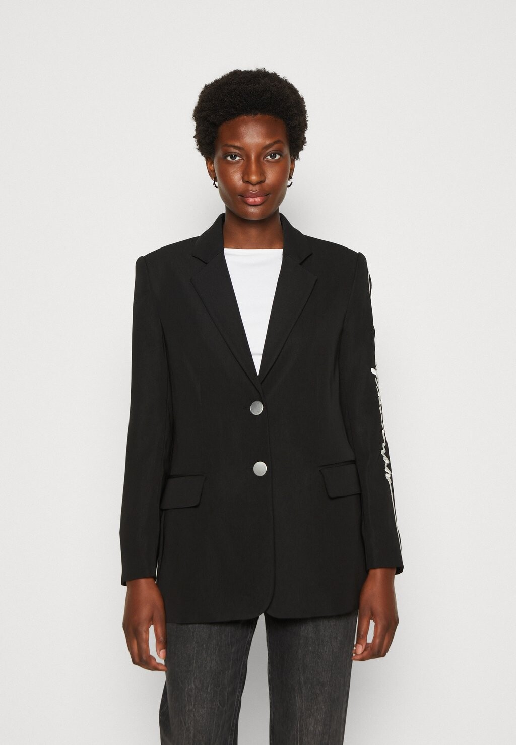 

Короткое пальто Armani Exchange, черный