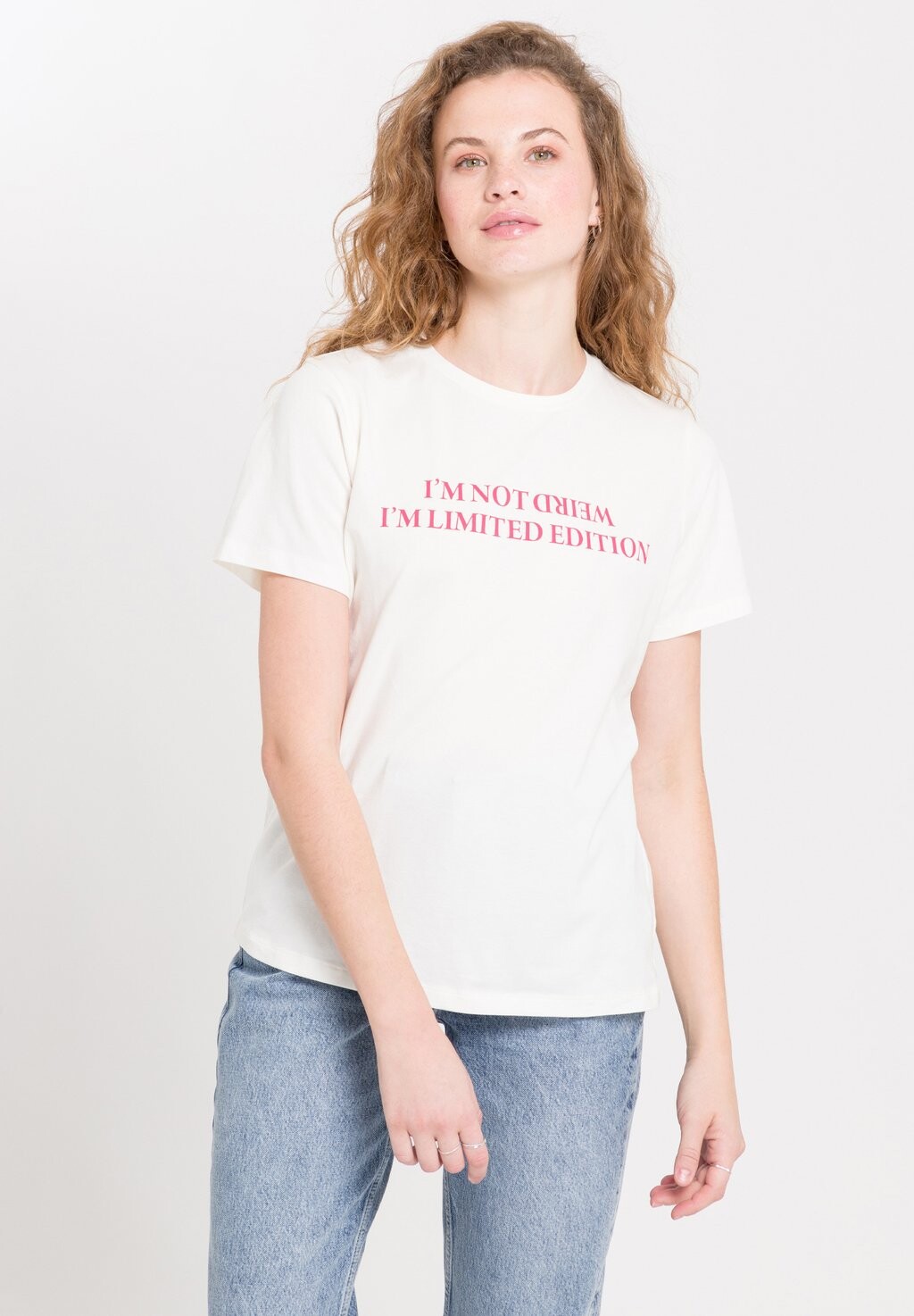

Футболка с принтом Cross Jeans, цвет ecru