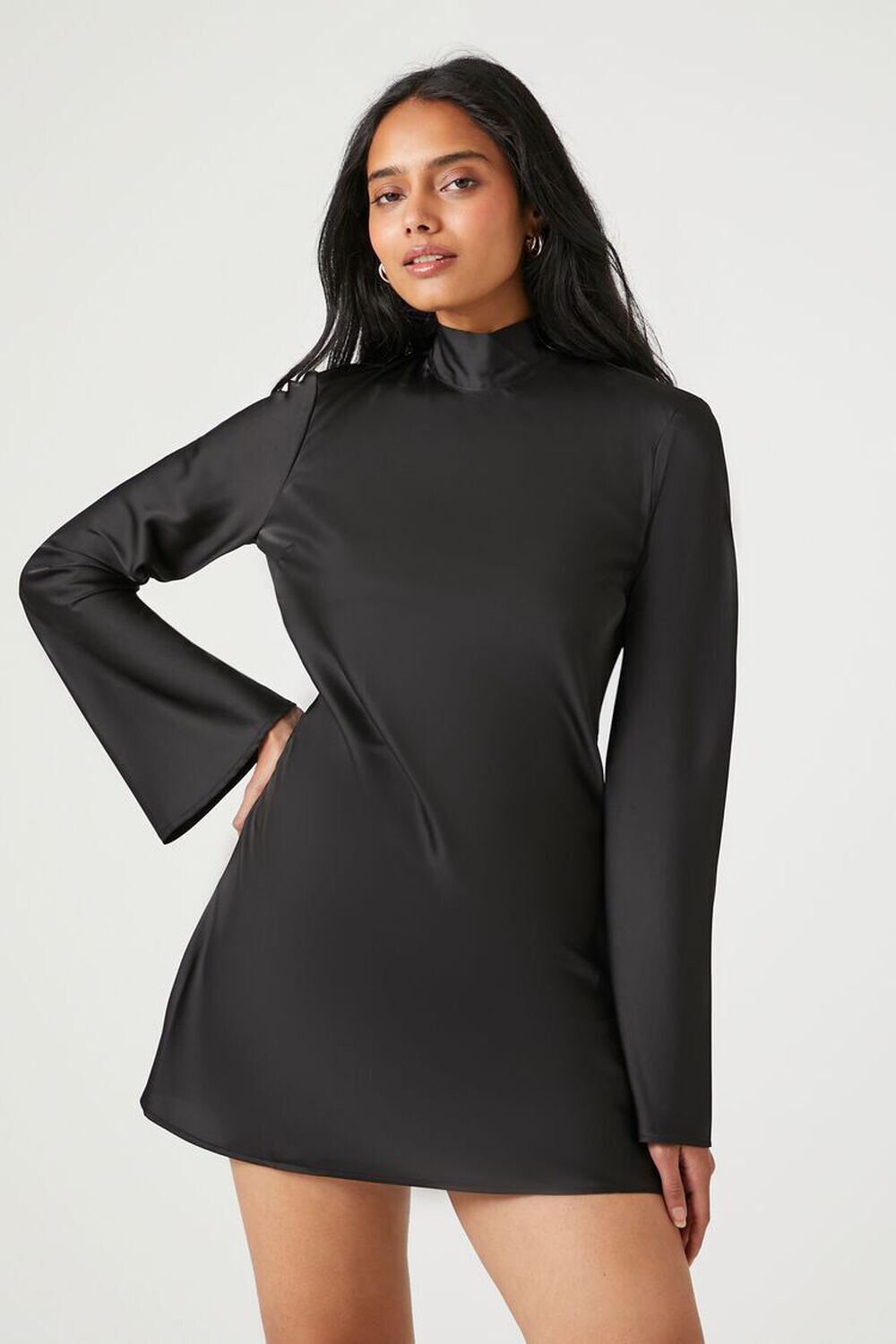 

Атласное мини-платье с воротником-стойкой Forever 21, черный