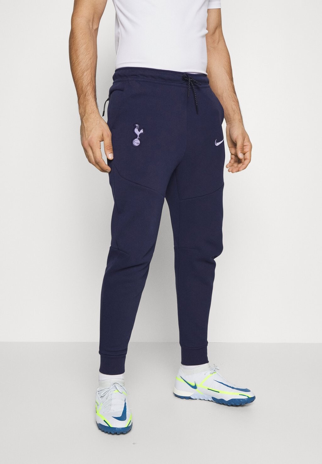 

Спортивные брюки THFC M NSW TCH FLC JGGR Nike, морской/железно-фиолетовый