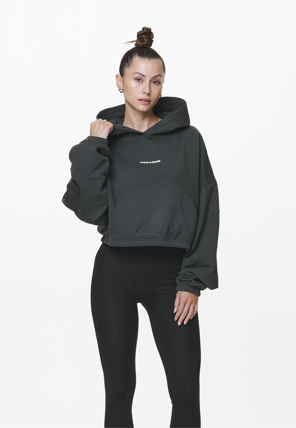 

Толстовка Pegador SKEI LOGO OVERSIZED УКОРОЧЕННОЕ ХУДИ, цвет washed sage green