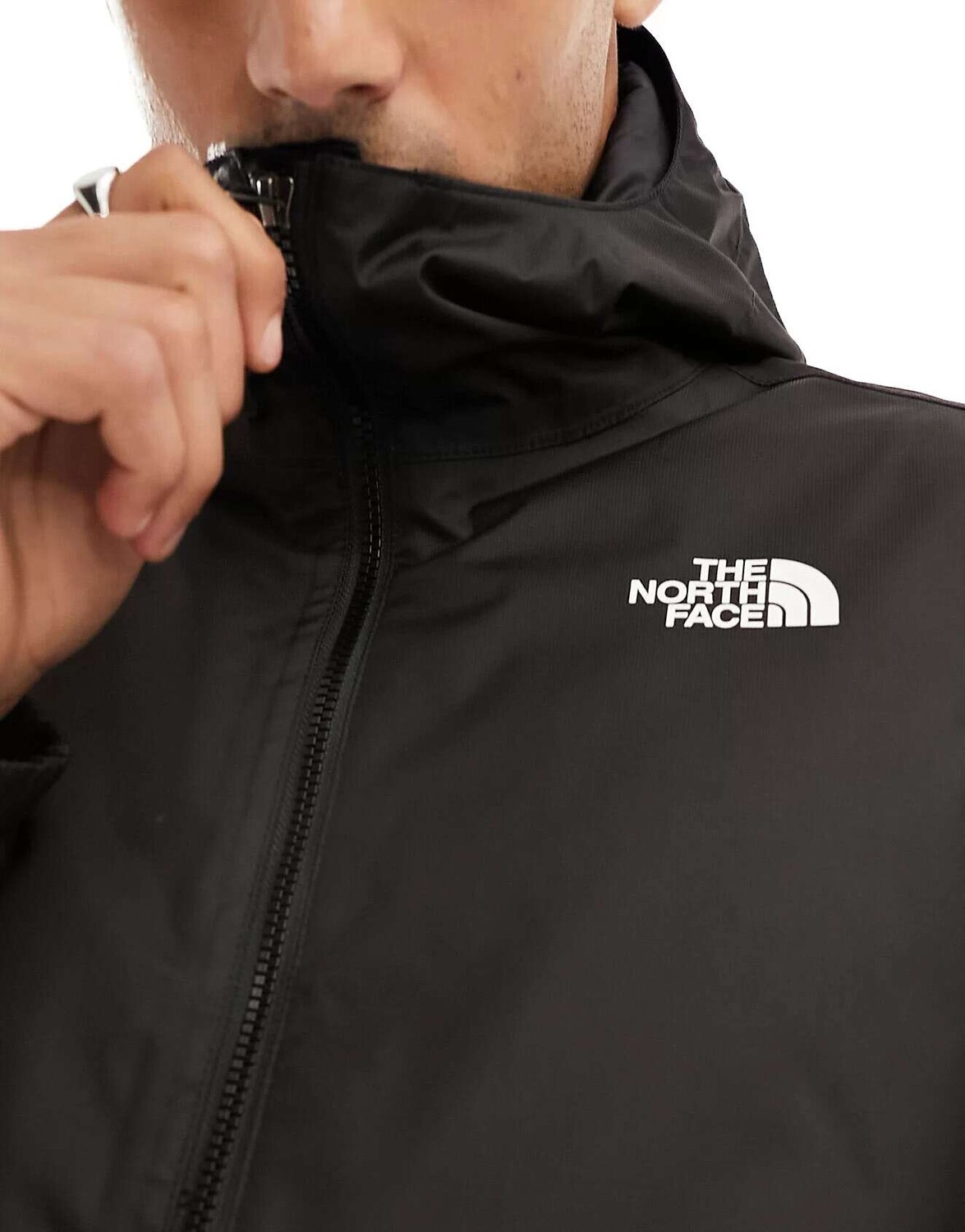 

Черная водонепроницаемая утепленная куртка с капюшоном The North Face Quest