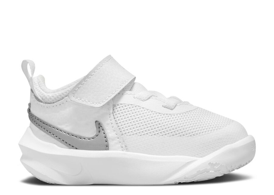 

Кроссовки Nike Team Hustle D10 TD, белый/металлик/серебряный