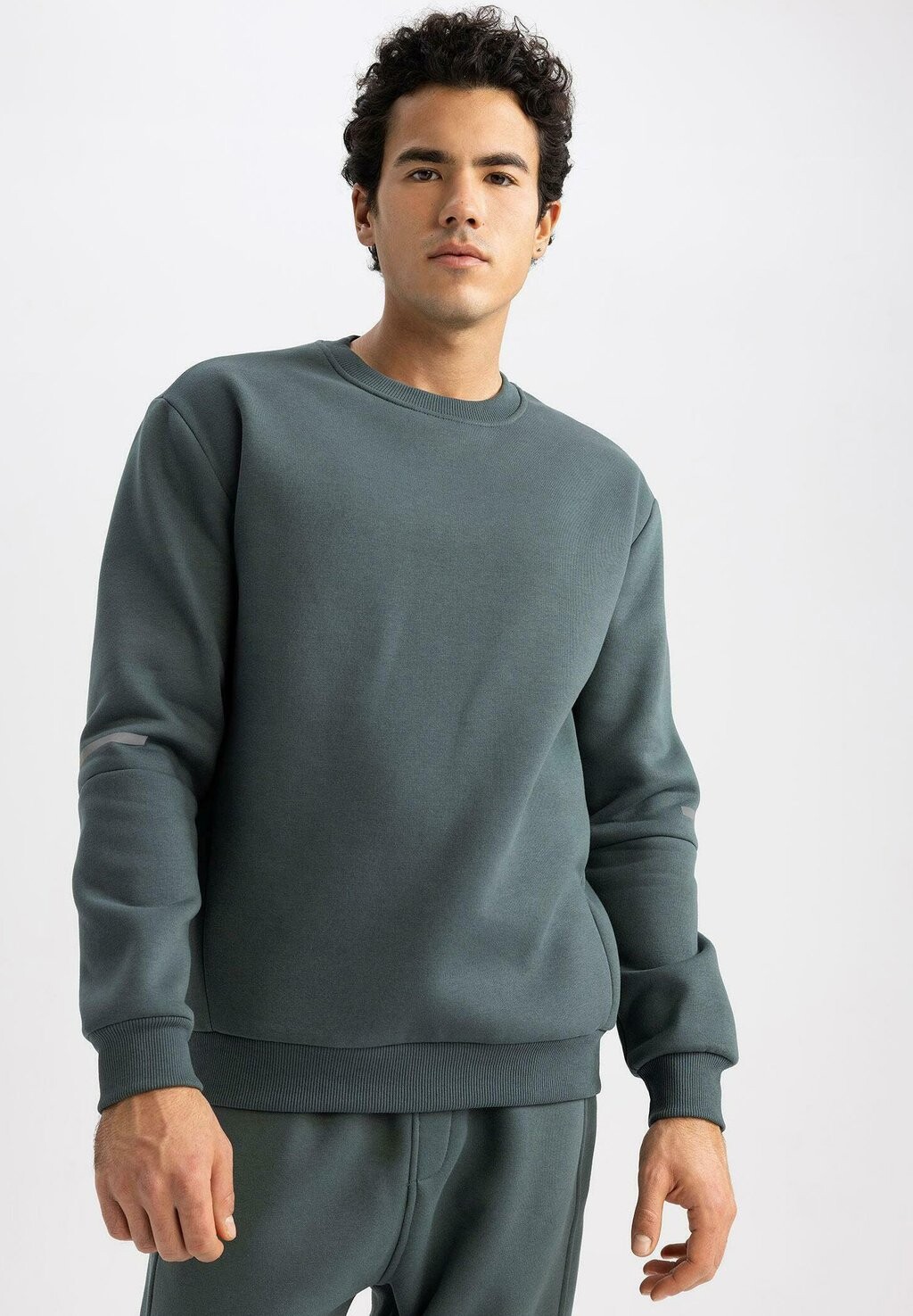 

Толстовка Standard Fit DeFacto, зеленый