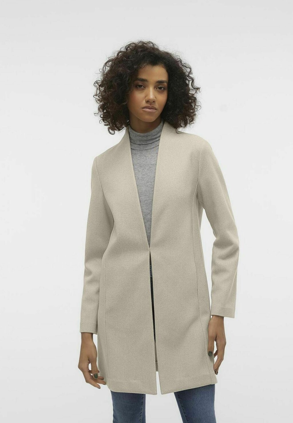 

Классическое пальто Vero Moda, овсяное