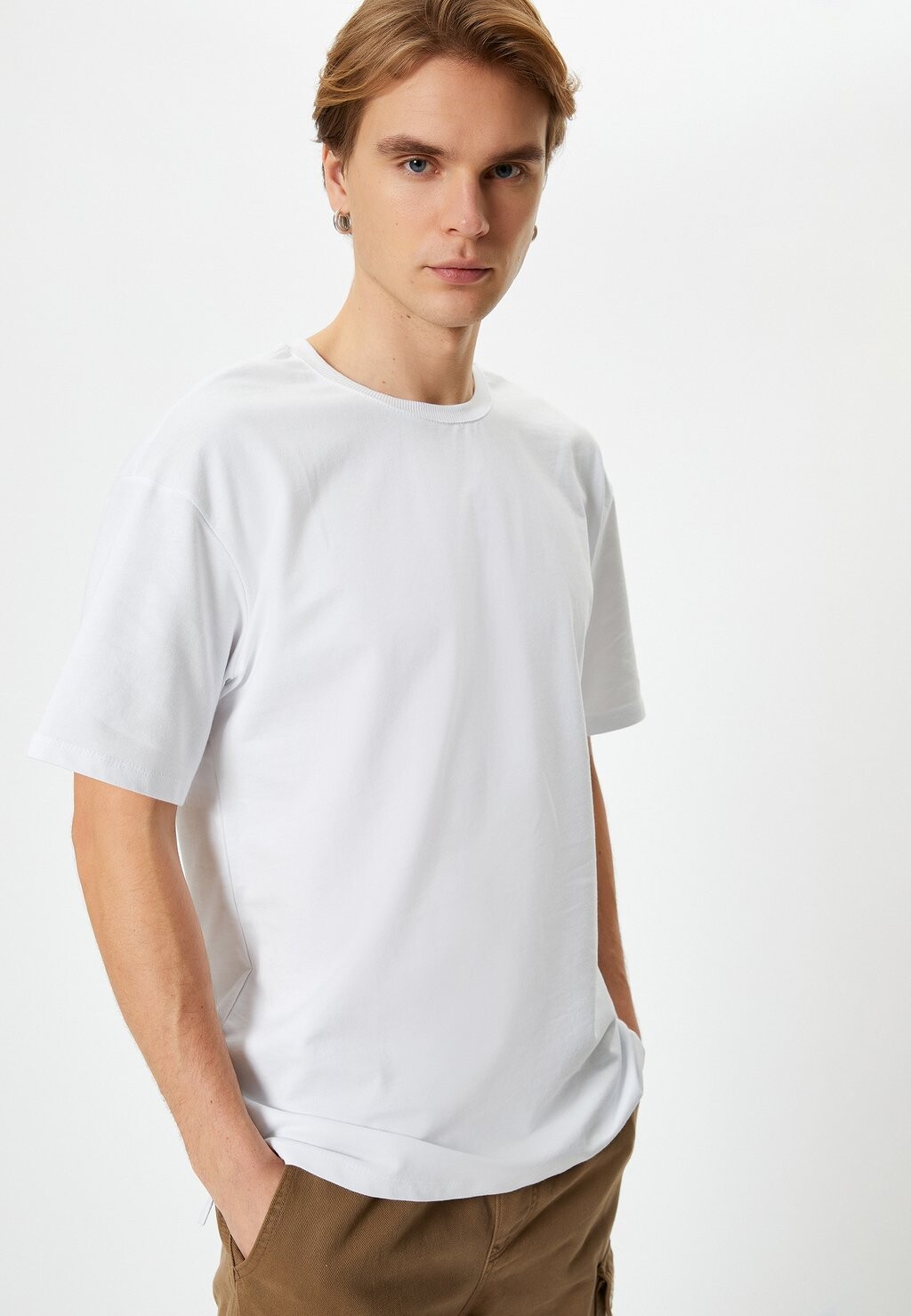 

Базовая футболка LOOSE FIT CREW NECK SHORT SLEEVE Koton, белый
