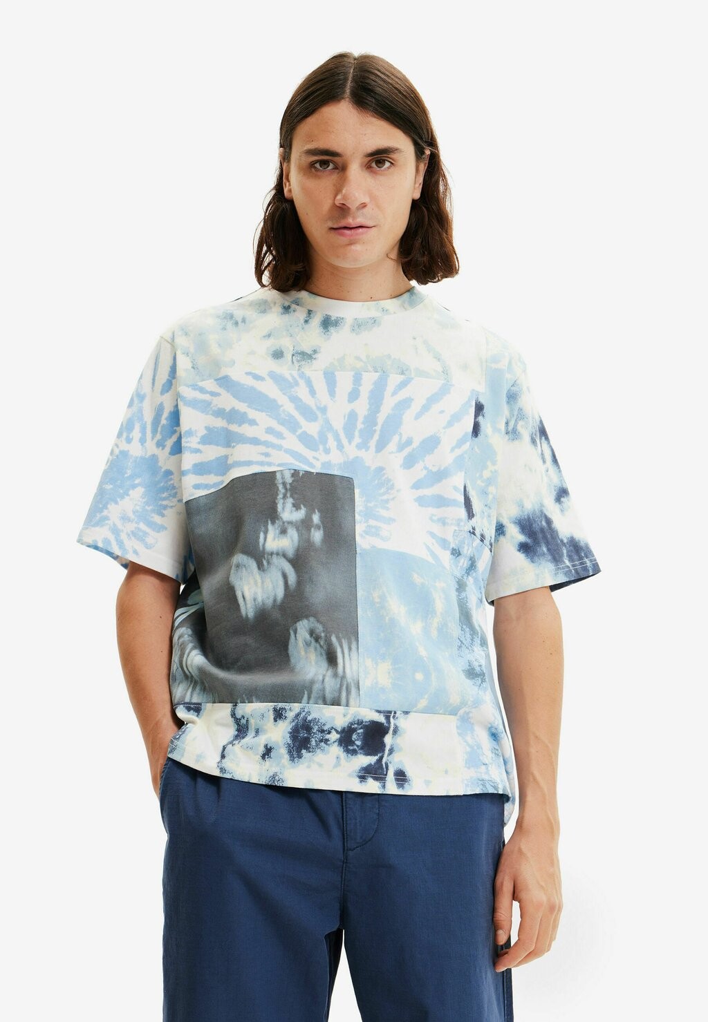 

Футболка с принтом Desigual, синий