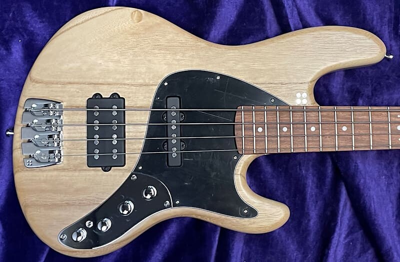 

Басс гитара Sandberg TM-4 SuperLight, Matte Natural / Pau Ferro