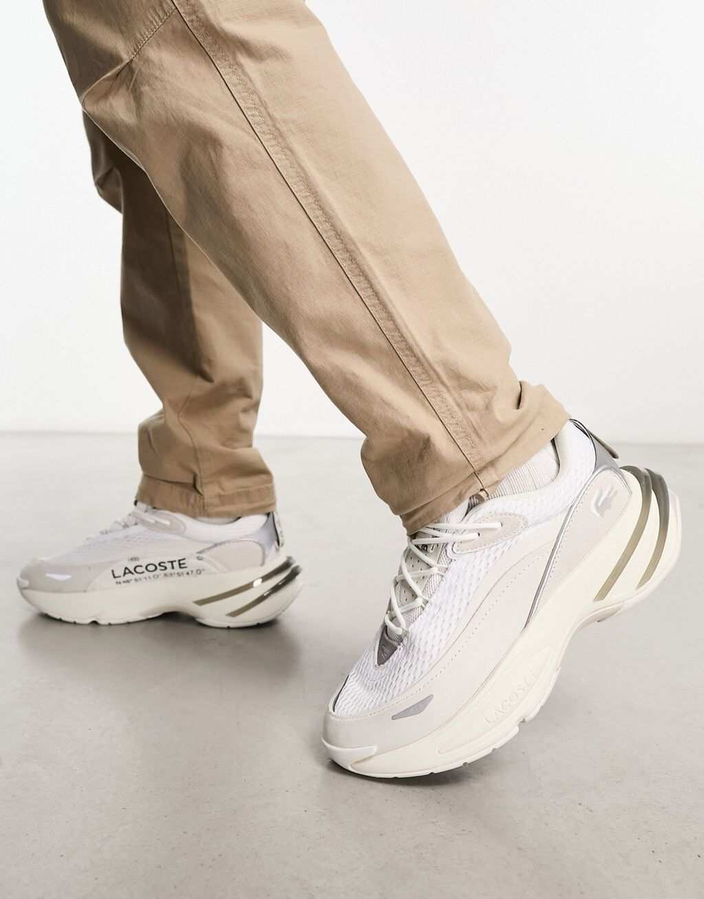 

Белые кроссовки Lacoste Odyssa