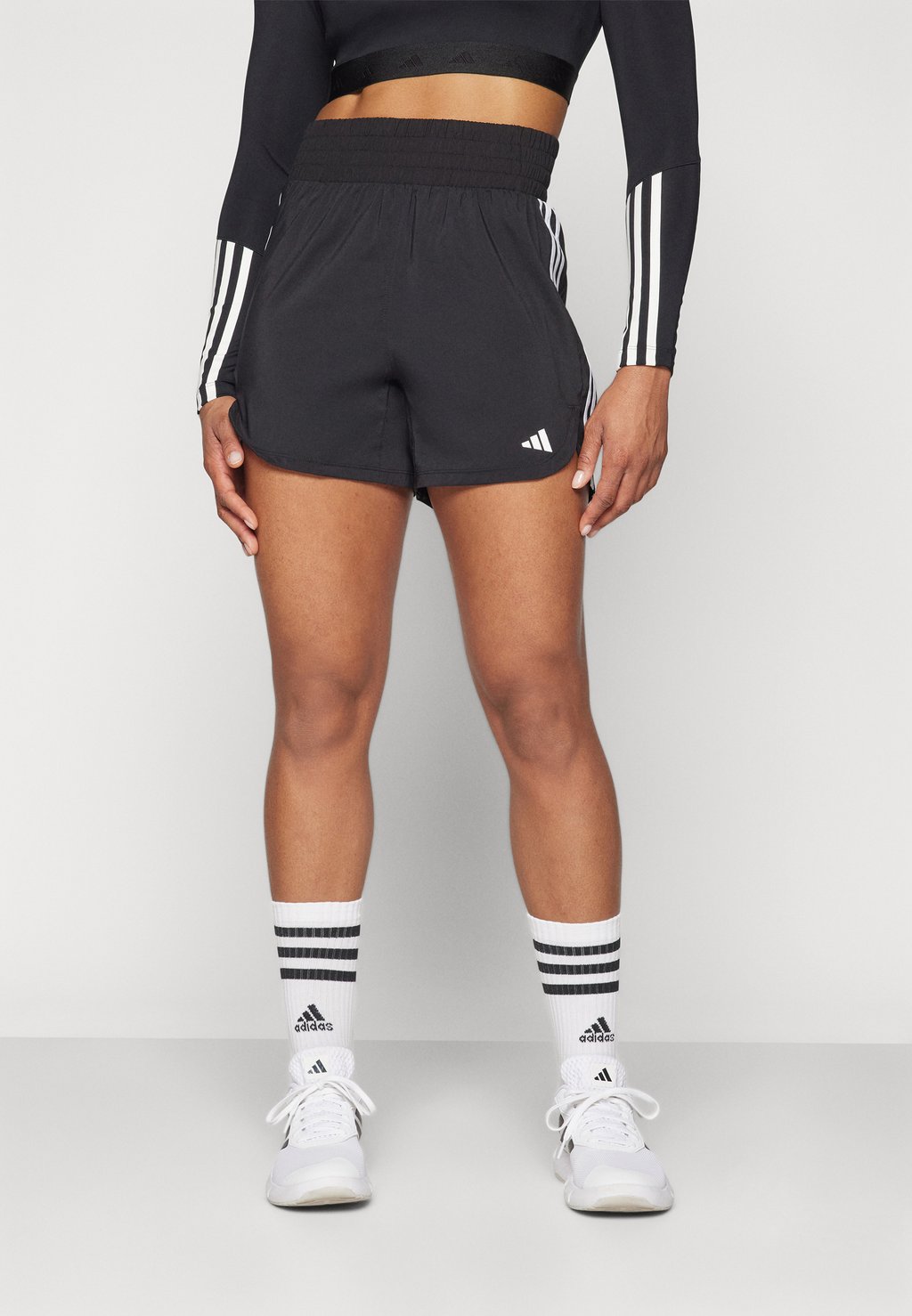 цена Спортивные шорты PACER STRIPES HIGH-RISE adidas Performance, цвет black/white