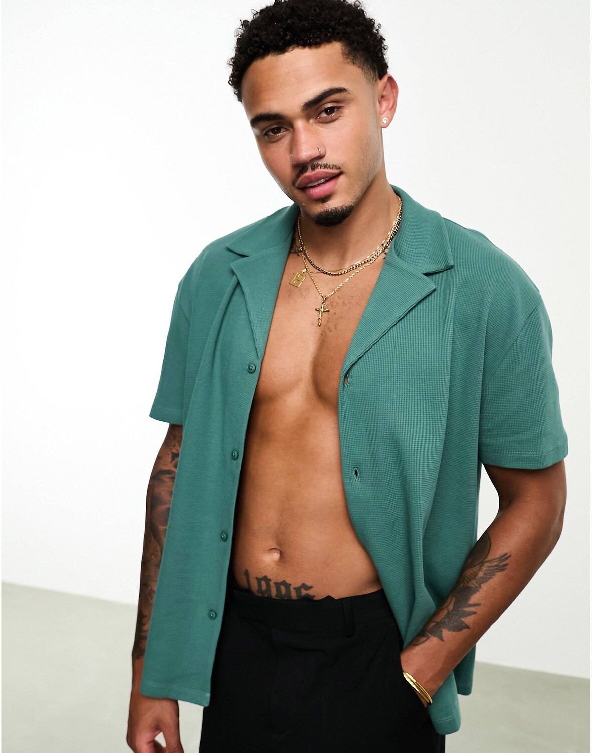 

Рубашка свободного кроя из вафельного джерси цвета хаки ASOS DESIGN