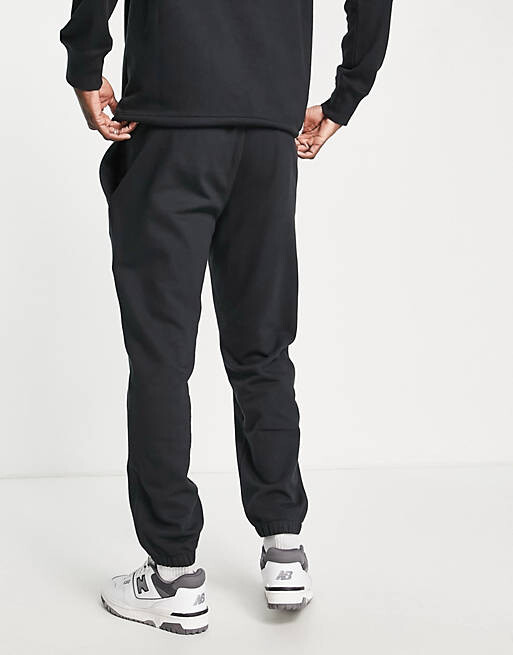 

Черные джоггеры унисекс с логотипом New Balance