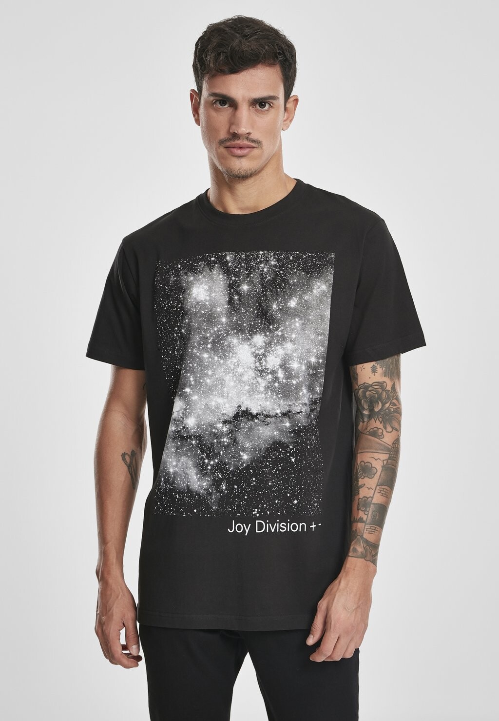 

Футболка с принтом Mister Tee, черный
