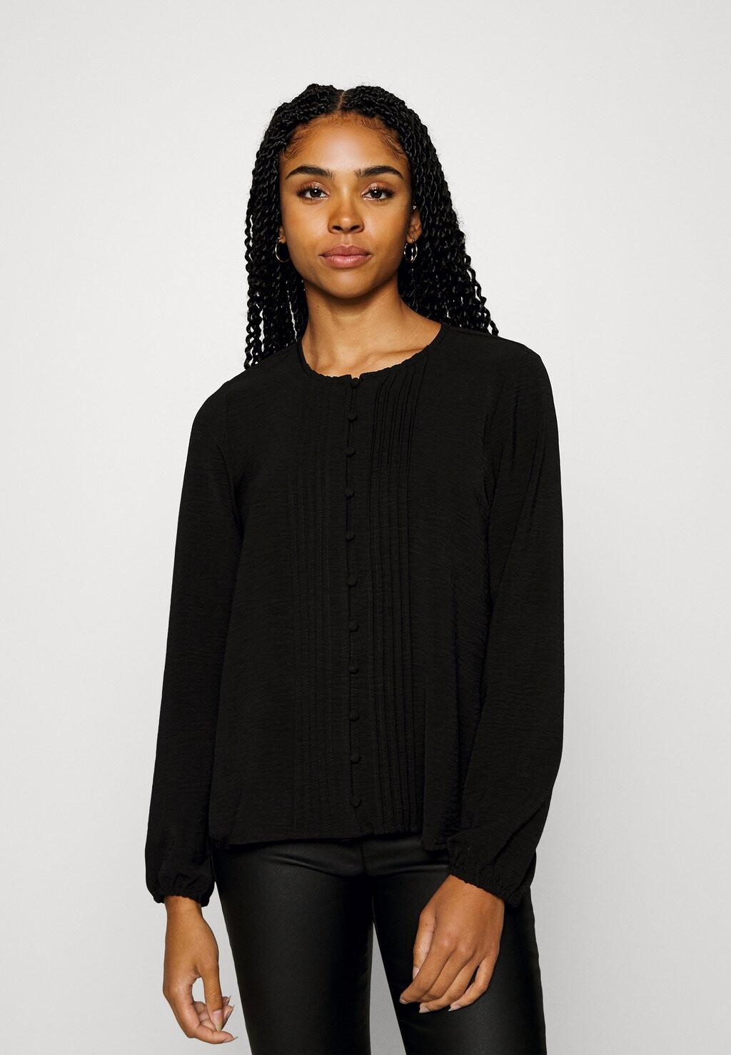 

Блузка Vero Moda Petite ВМАЛЬВА ПЛИТ, черный