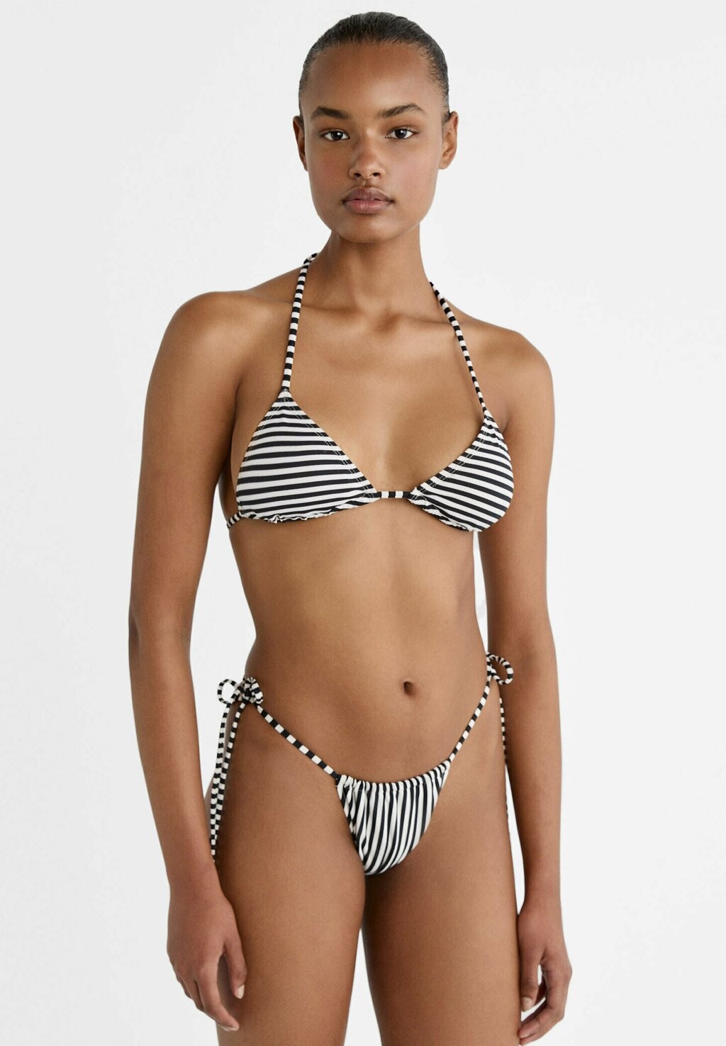 

Верх бикини STRIPED CURTAIN STRING Stradivarius, цвет white