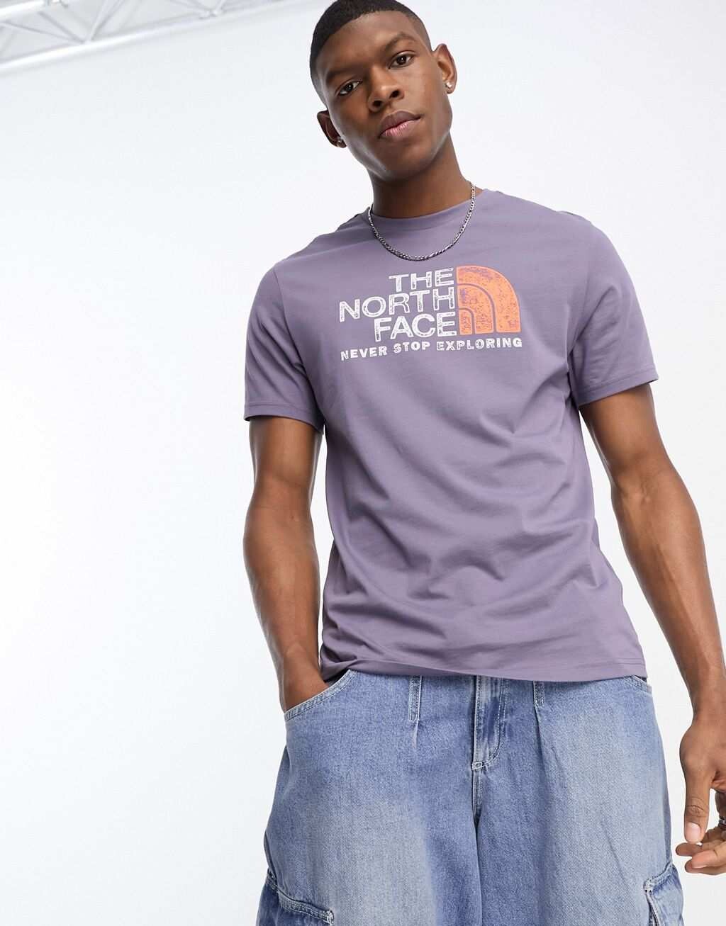 

Фиолетовая футболка с логотипом на груди The North Face Rust 2
