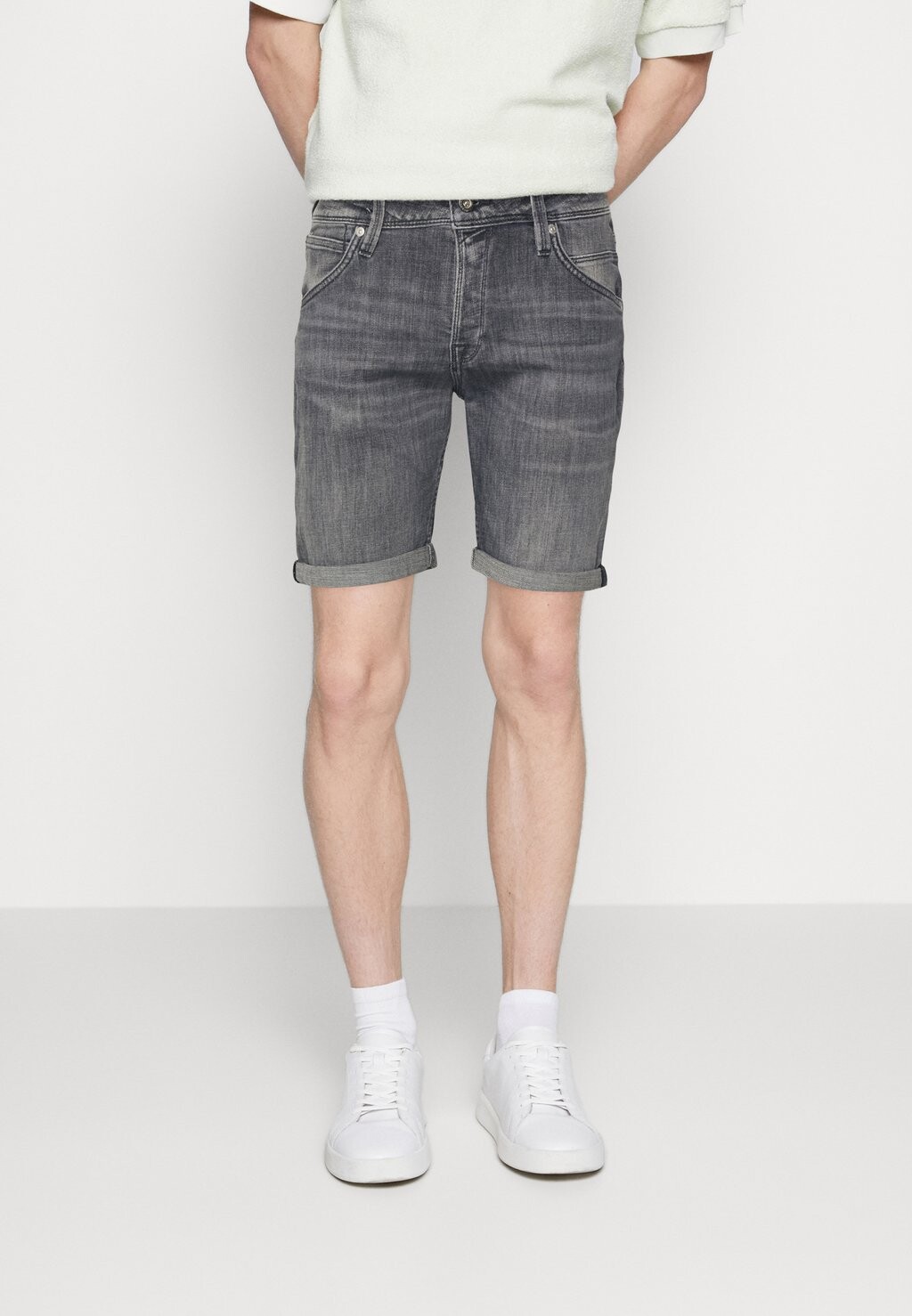 

Джинсовые шорты Jack & Jones