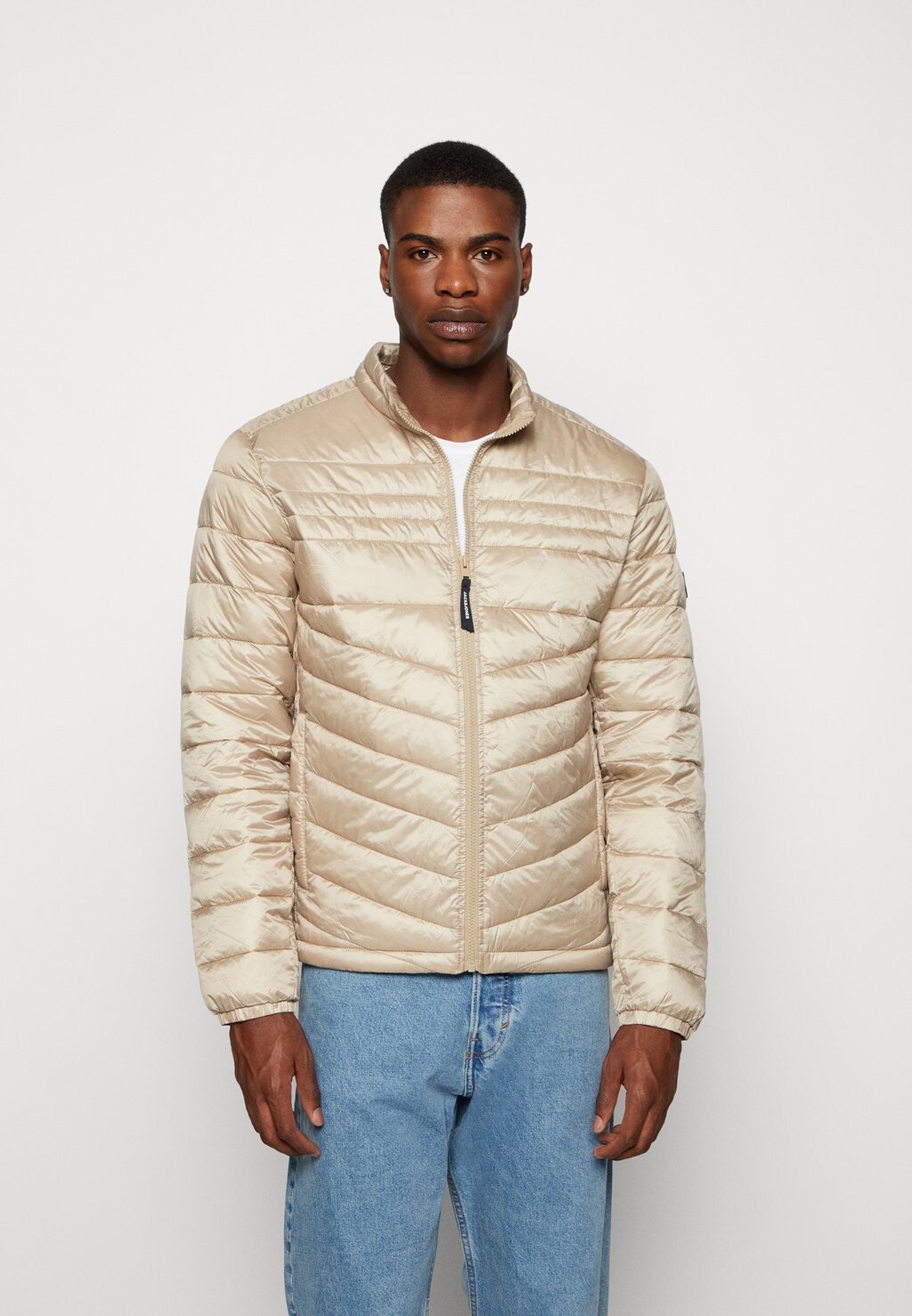 

Куртка зимняя JJEHERO PUFFER COLLAR Jack & Jones, посуда