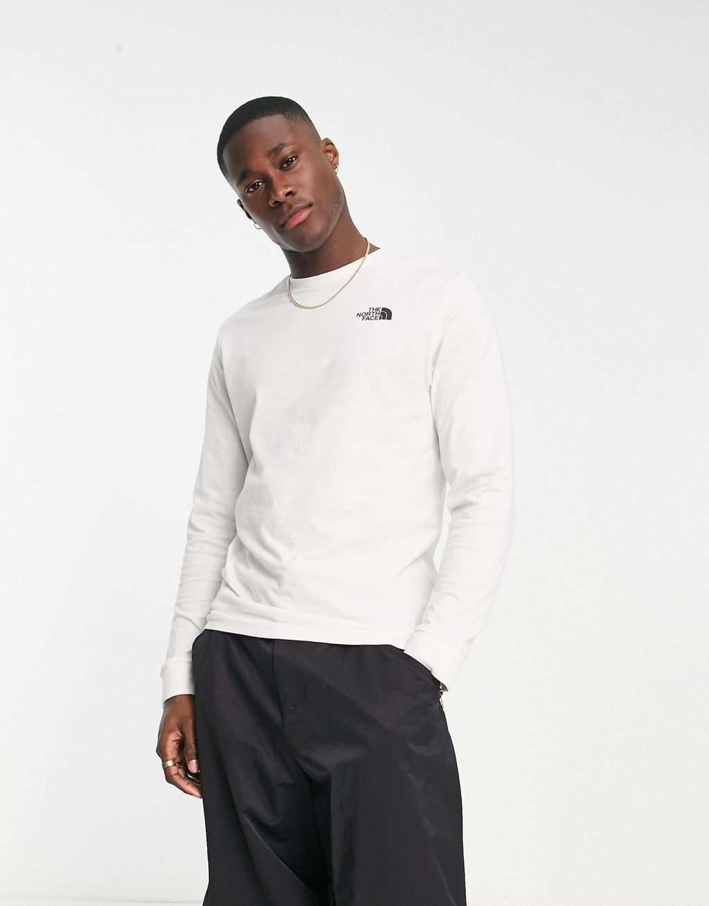 

Футболка с длинным рукавом The North Face Simple Dome в цвете Gardenia White/TNF Black эксклюзивно на ASOS