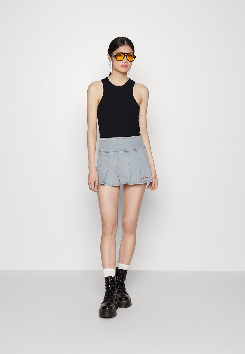 

Топ Gina Tricot