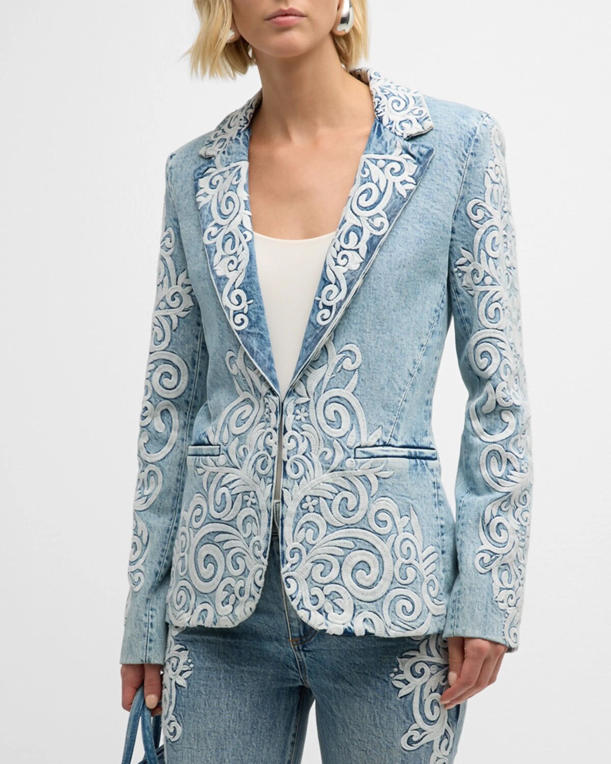 

Джинсовый блейзер Macey с вышивкой Alice + Olivia, цвет Rockstar Blue