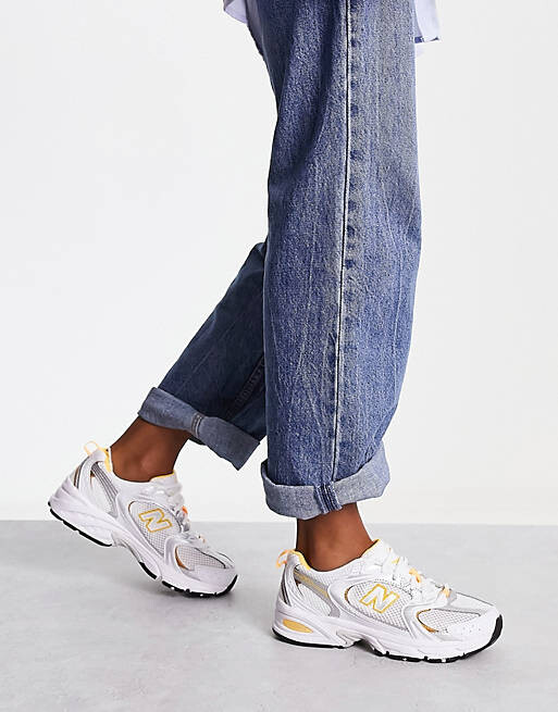 

Бело-золотые кроссовки New Balance 530