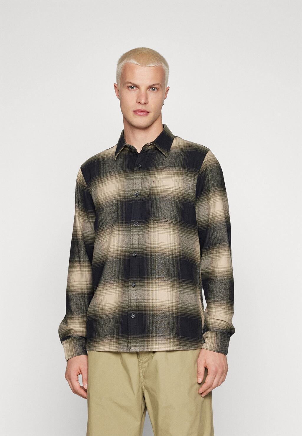 

Рубашка Hollister Co., черная клетка