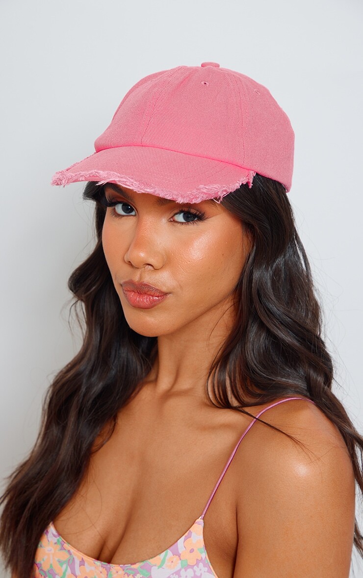 

PrettyLittleThing Розовая кепка в винтажном стиле с потертостями