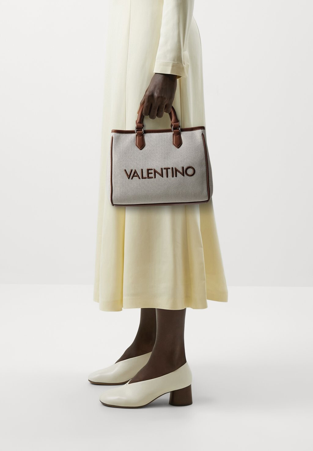 

Сумка Chelsea Valentino Bags, цвет cuoio