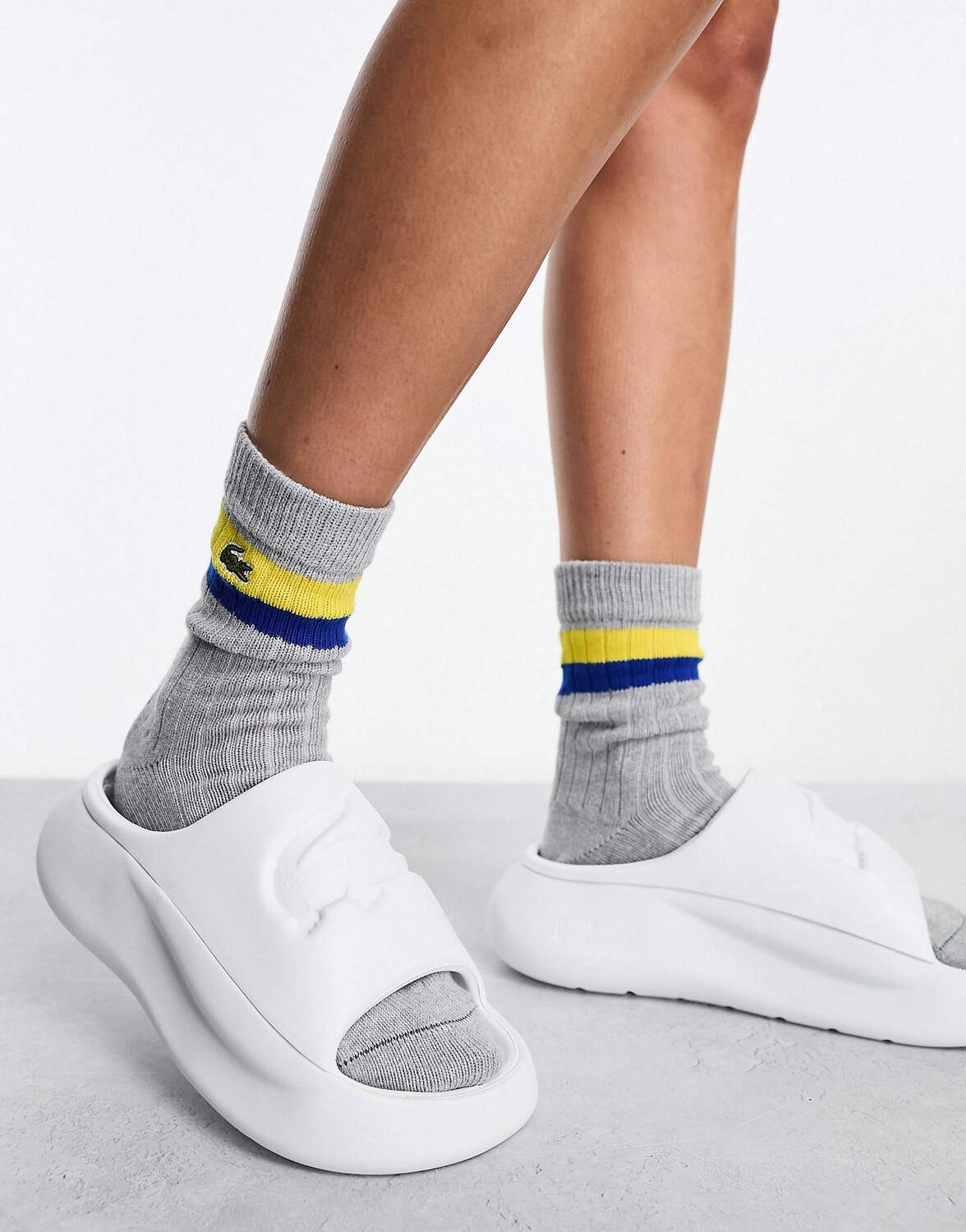 

Белые шлепанцы Lacoste Serve 3.0 Xl