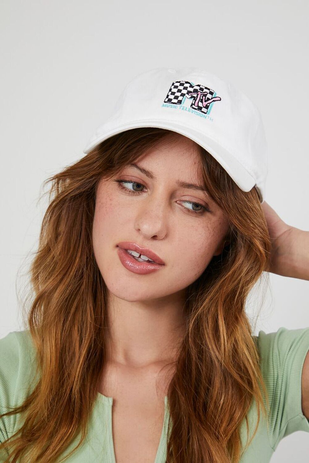 

Бейсболка MTV с вышивкой Forever 21, белый