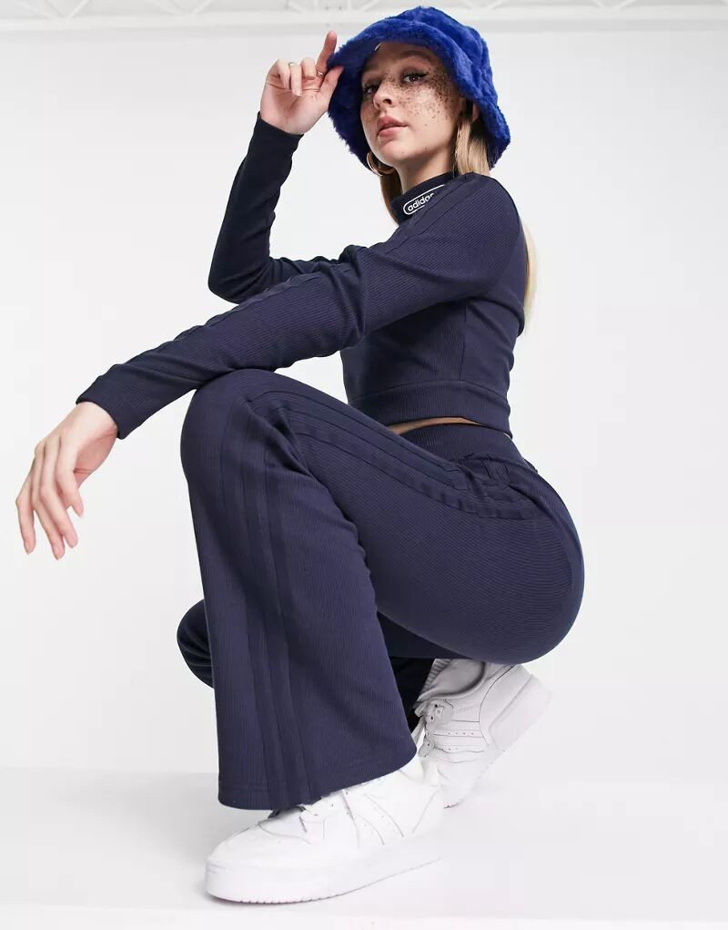 

Темно-синие брюки-клеш в рубчик adidas Originals Retro Luxury