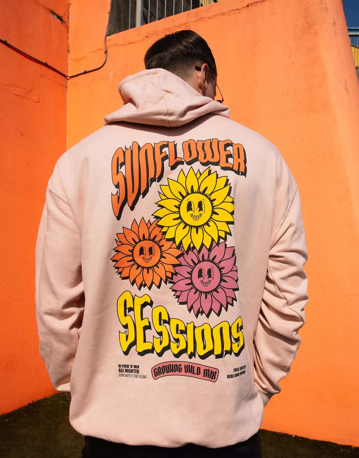 

Персиковое худи унисекс с рисунком Sunflower Sessions Batch1