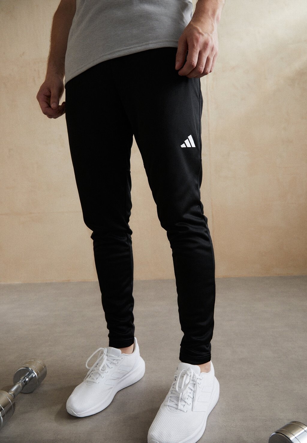 

Спортивные брюки Adidas