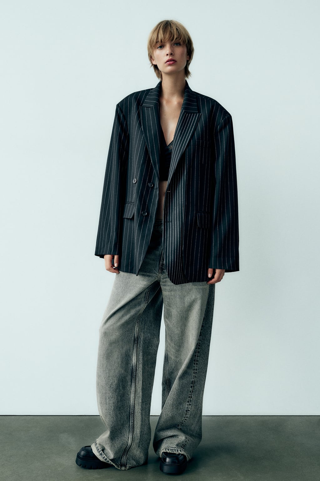

Блейзер оверсайз в тонкую полоску ZARA, черный