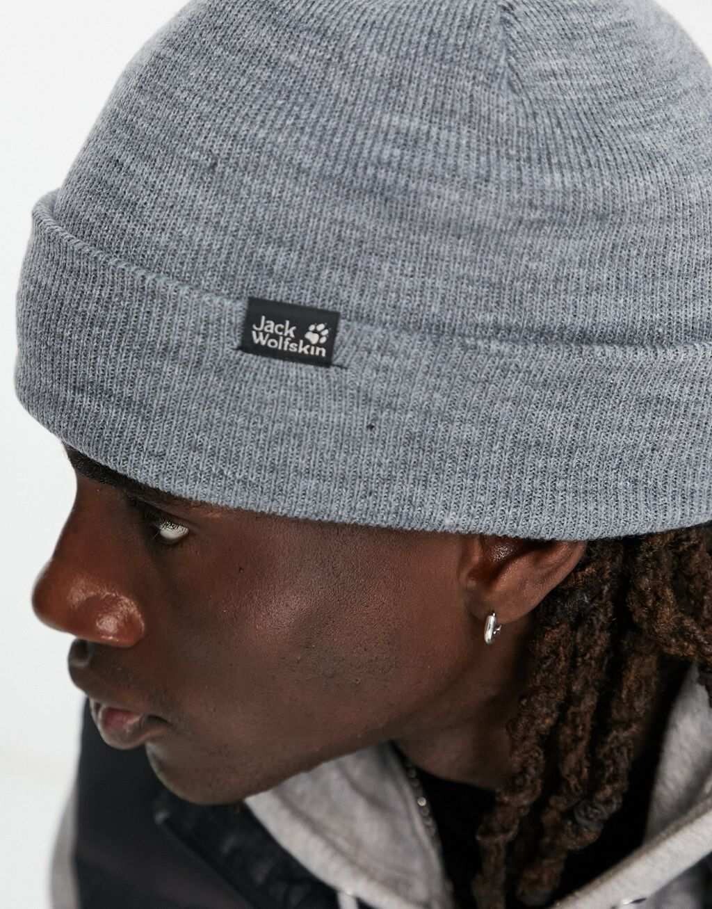 

Серая шапка в рубчик Jack Wolfskin