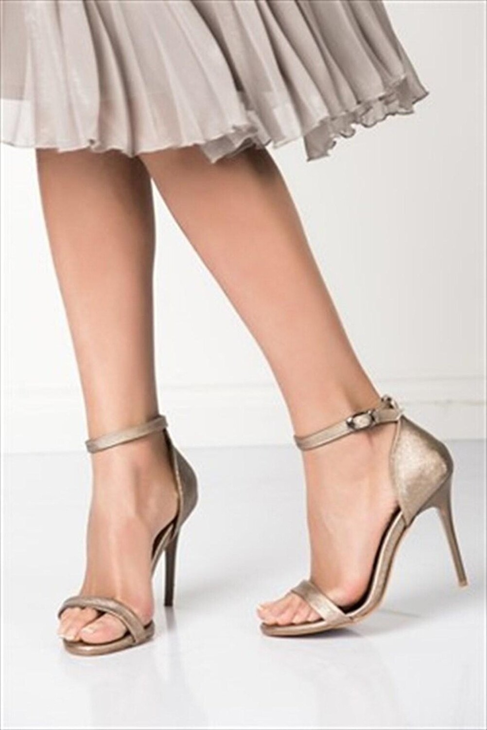 

B922112609 Антрацитовые женские туфли на высоком каблуке Fox Shoes, Черный