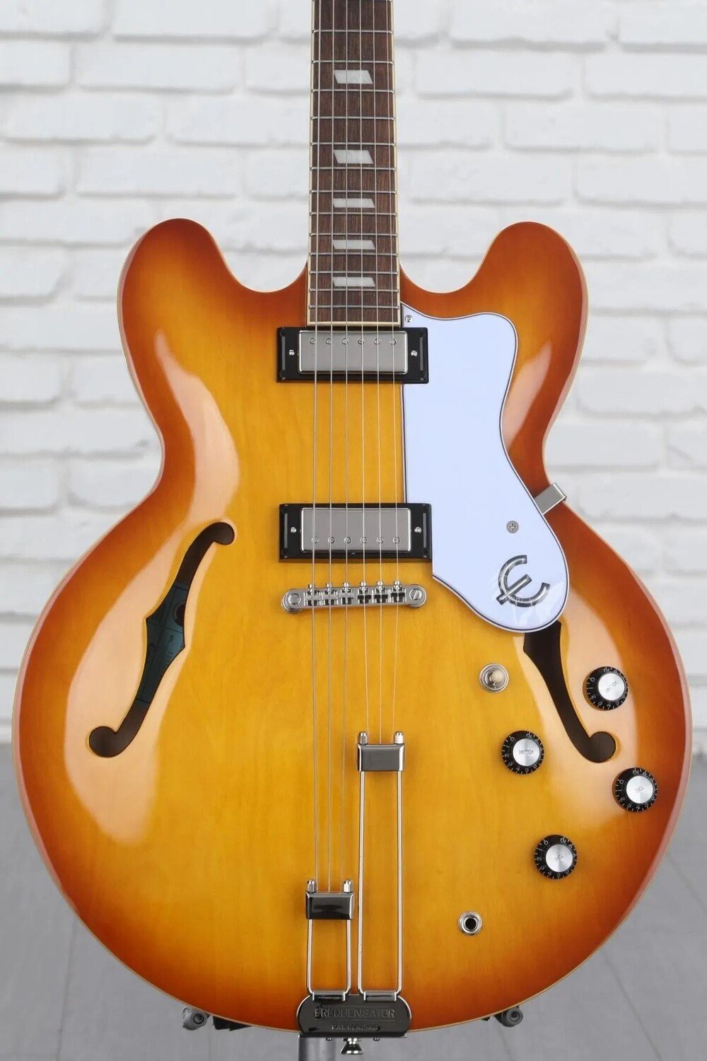 

Электрогитара Epiphone Riviera с полуполым корпусом - Royal Tan