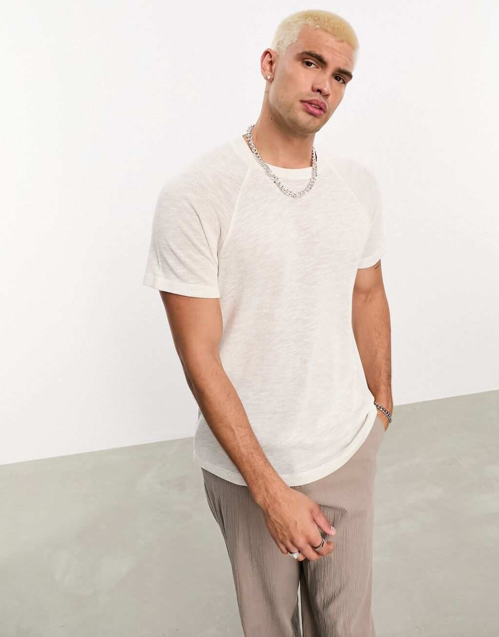 

Бежевая текстурированная футболка свободного кроя ASOS DESIGN, Бежевый
