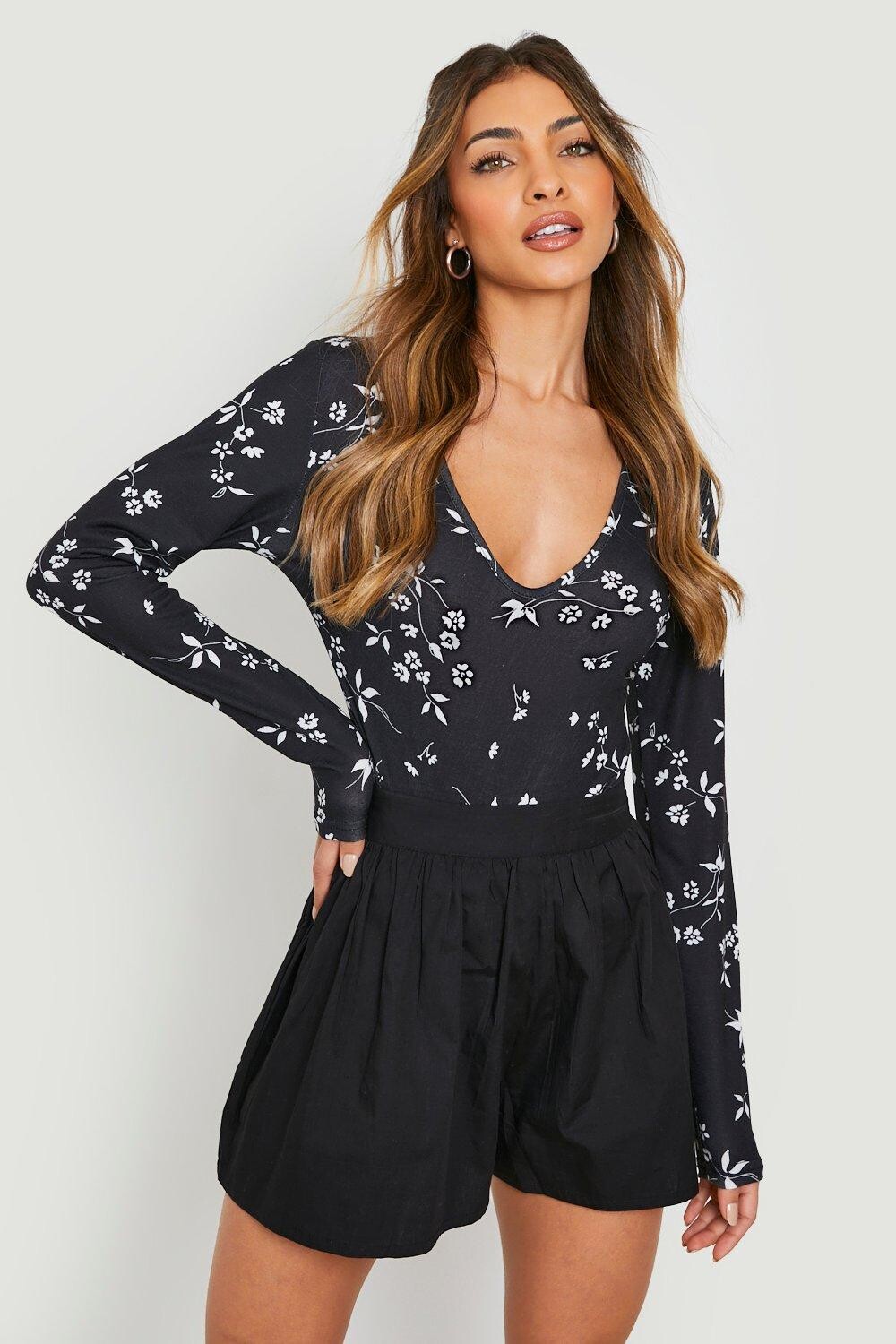 

Боди с длинными рукавами и v-образным цветочным вырезом Boohoo, черный