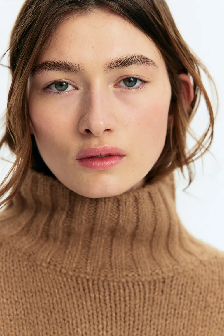 

Свитер оверсайз с водолазкой H&M, бежевый