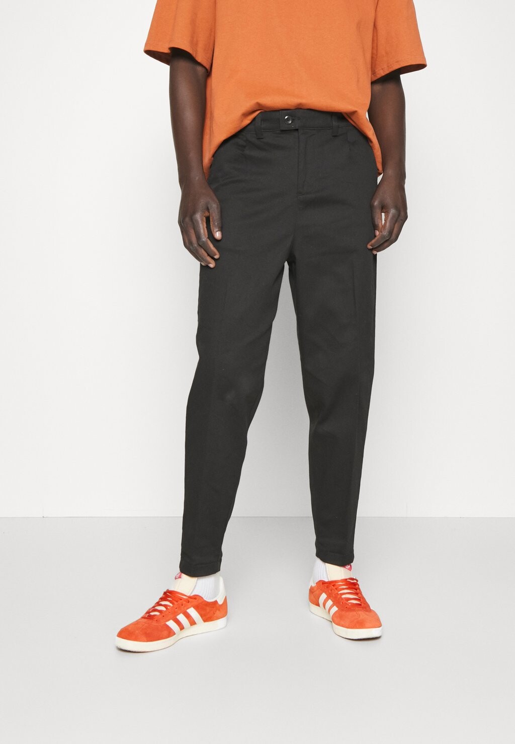 

Чиносы JPSTKARL JJPABLO CROPPED Jack & Jones, черный