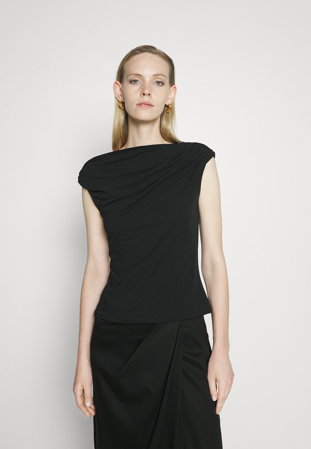 

Базовая футболка WEEKEND MaxMara, черный
