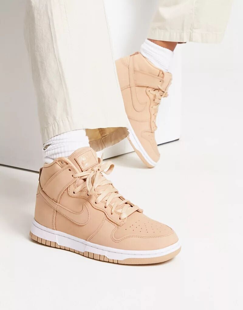 

Светло-коричневые кроссовки Nike Dunk High
