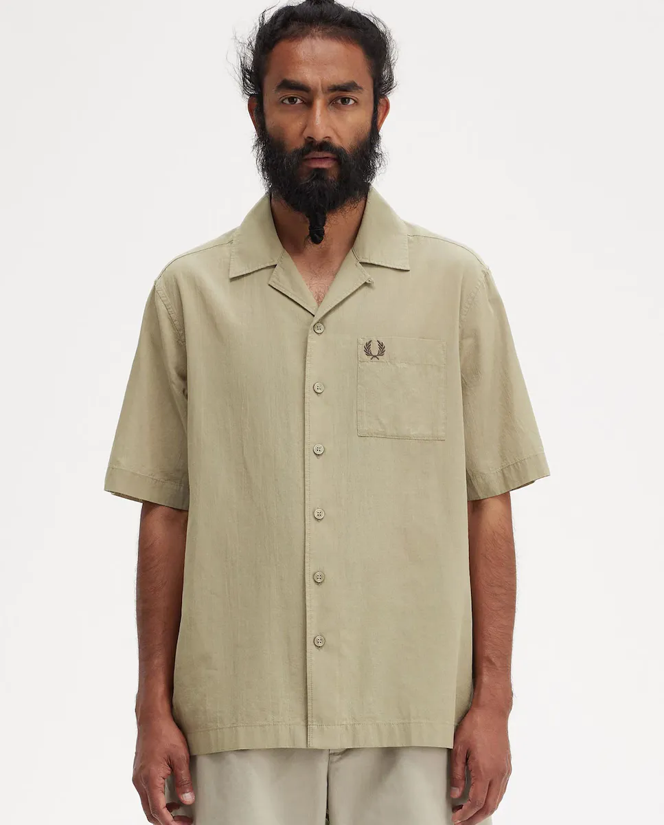 

Простая мужская рубашка с коротким рукавом Fred Perry, коричневый